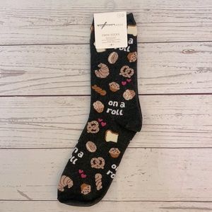 NWT American Eagle On a Roll Bakery Crew Socks Gray